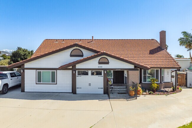 Housing styles in Sunnymeadows include New Traditionals with front-facing garages.