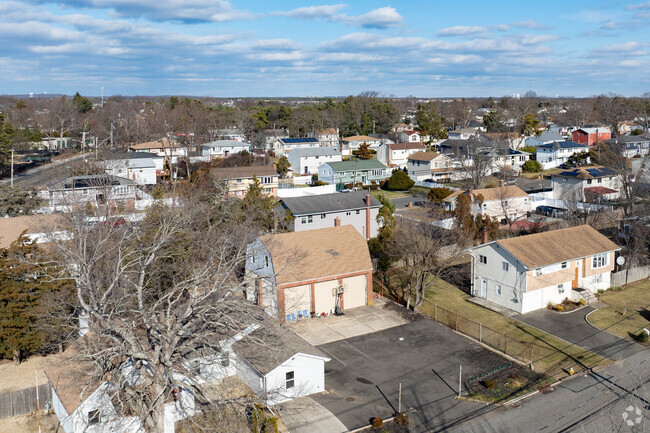 Deer Park is primarily a suburban neighborhood.