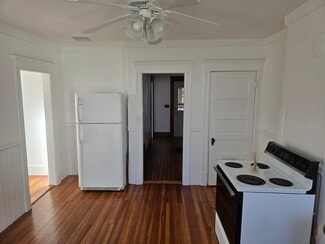 19 Dartmouth St, Easthampton, MA 01027