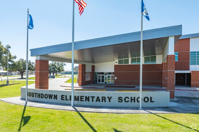 Southdown Elementary School earns a B-minus from from Niche and provides children with a robust education near South Side.