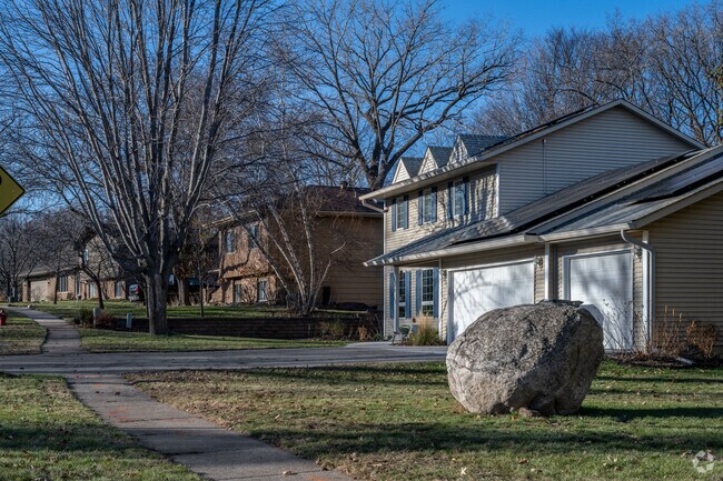 A variety of home styles can be found in Alimagnet.