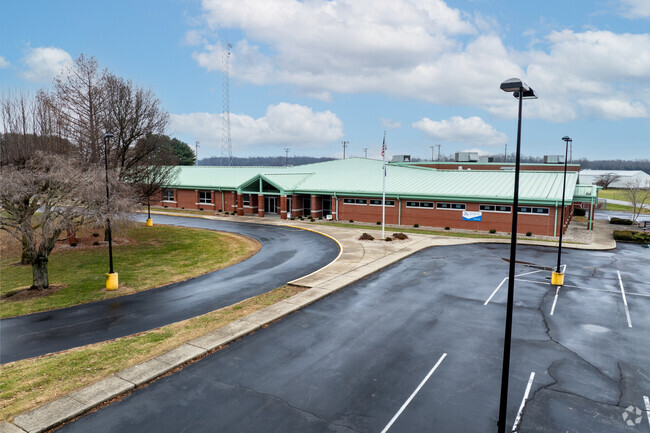 35% of students at New Middletown Elementary School are proficient in reading.