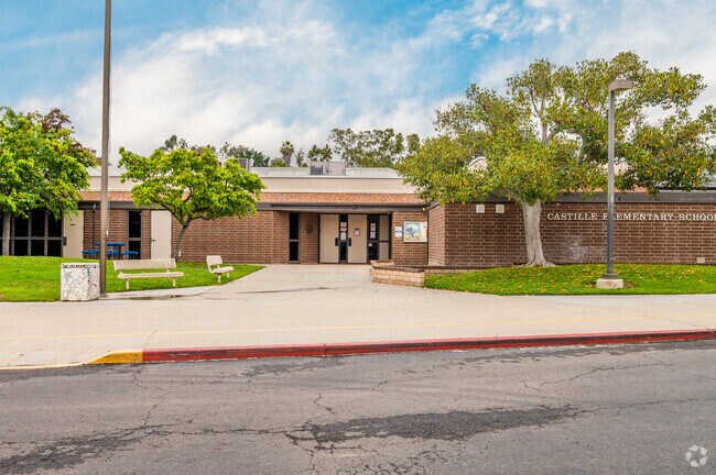 Castille Elementary School is a public K-5 school located in Mission Viejo.