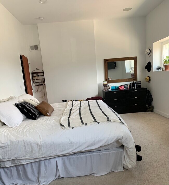 201 North Ave unit 2nd floor, Millvale, PA 15209 - photo 2