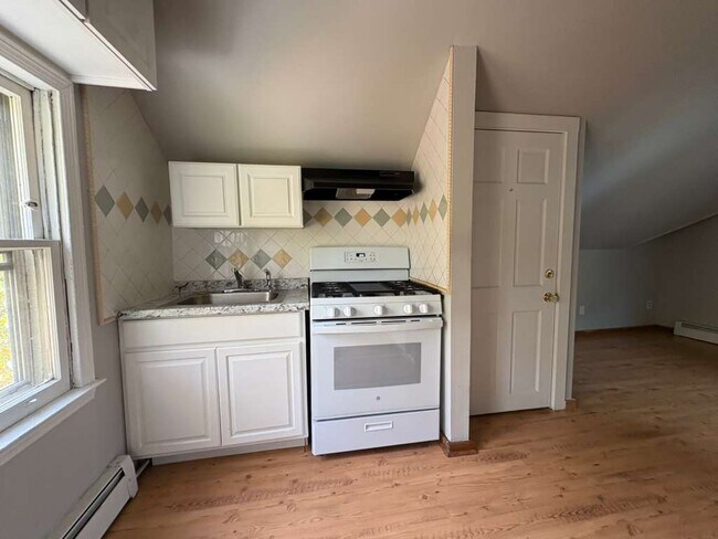 517 Quinnipiac Ave unit 3, New Haven, CT 06513 - photo 2