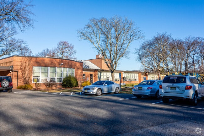 Bloomingdale Avenue School serves the town of Cranford, NJ.