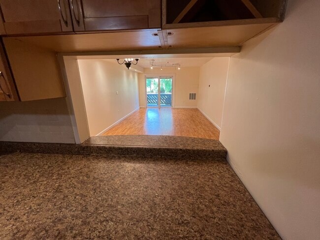 121 Cluff Crossing Rd unit 21, Salem, NH 03079 - photo 6