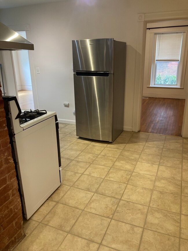 24 Eden St, Worcester, MA 01609 - photo 6