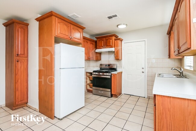 3250 N 26th Place, Phoenix, AZ 85016 - photo 6