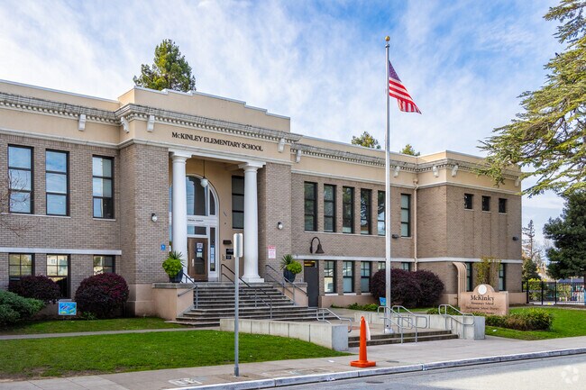 McKinley Elementary exhibits classical architecture.