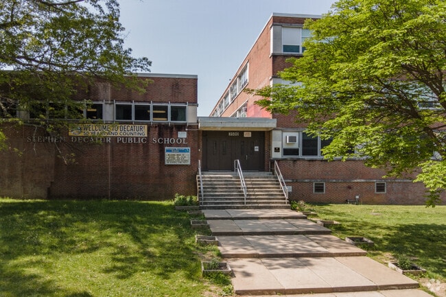 Stephen Decatur Elementary School Entrance on Academy Rd in the Parkwood neighborhood.