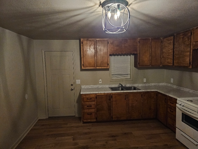 704 NE Front St, Hoxie, AR 72433 - photo 7