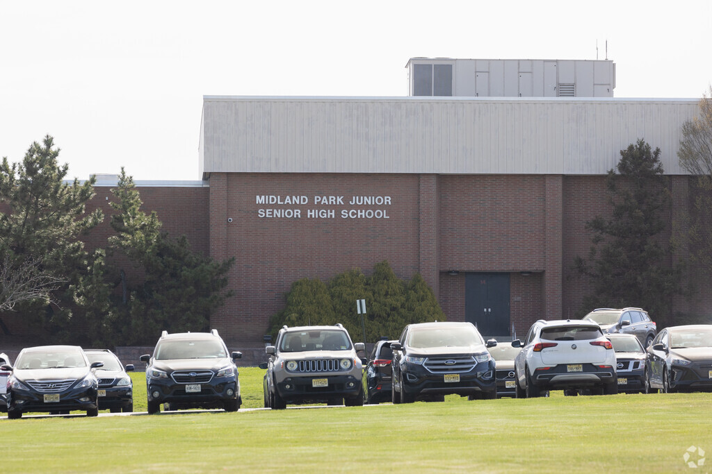 Midland Park Jr./Sr.High School  serves students in the Midland Park community.