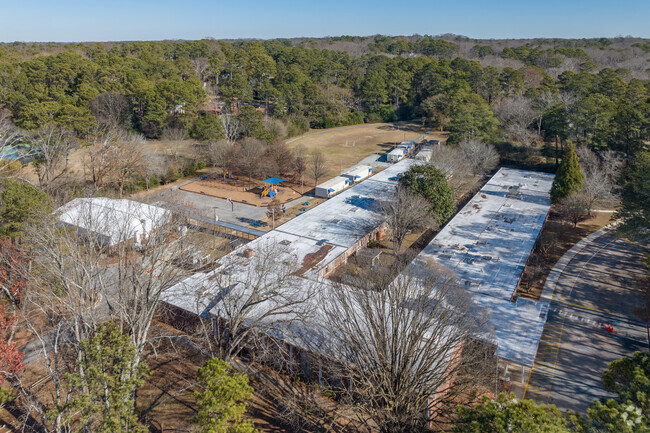 Sagamore Hills Elementary is located on Alderbrook Rd in a residential area.