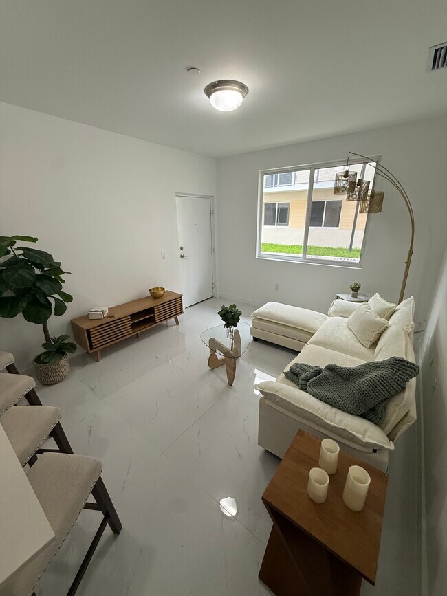 810 SW 71st Ave unit B21, Miami, FL 33144 - photo 2