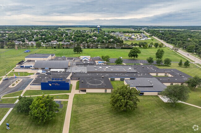 Delavan-Darien High School serves students in Delavan and Darien, WI.