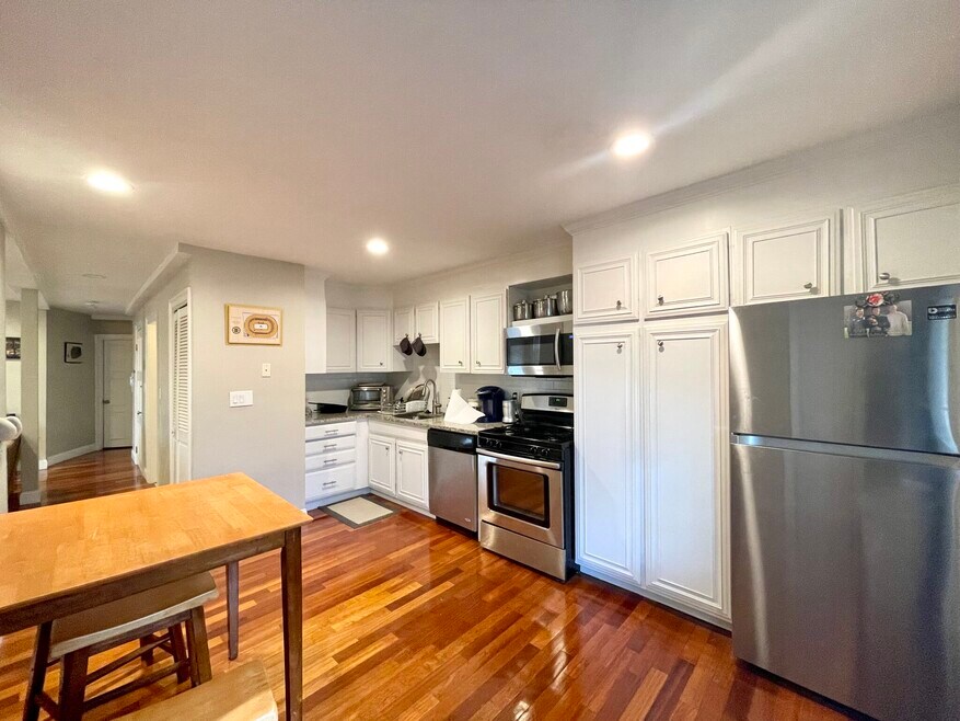 139 L St unit 1, Boston, MA 02127 - photo 1