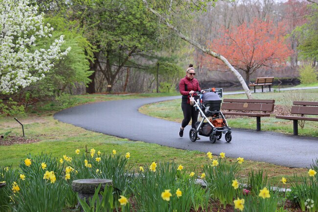 Families of North Reading enjoy strolls through the lovely Ipswich park.