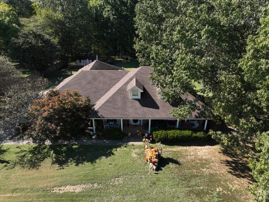 360 Lyndsey Dr, Brighton, TN 38011 - photo 2