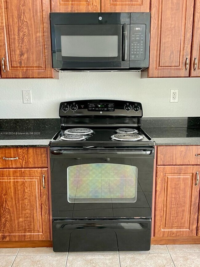 14934 SW 41st Ln, Miami, FL 33185 - photo 5