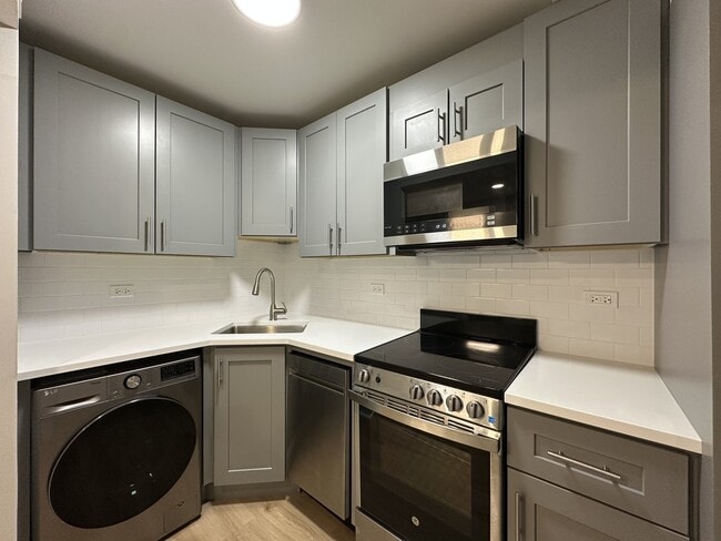 1214 N La Salle Dr unit J08P, Chicago, IL 60610 - photo 4