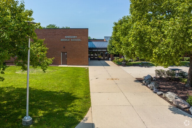 Gordon Gregory Middle School is a top-rated, public school located in Naperville, IL.