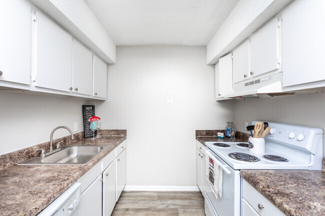 3BR, 2BA - 1,205 SF