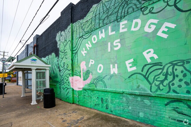 Residents of Olde Hampton can use public transit to get around.