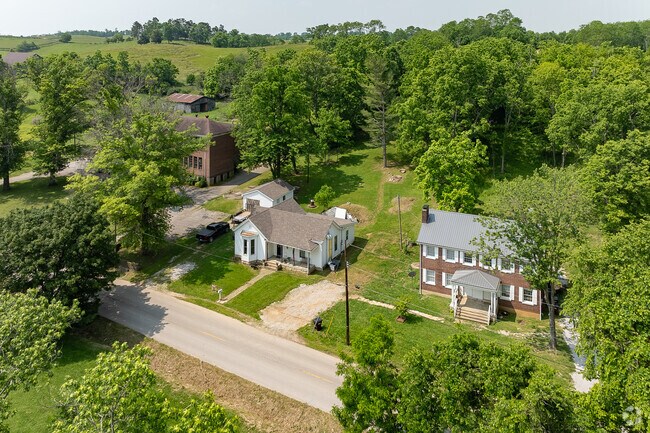 The median home in Little Rock-Plum was constructed in 2000.