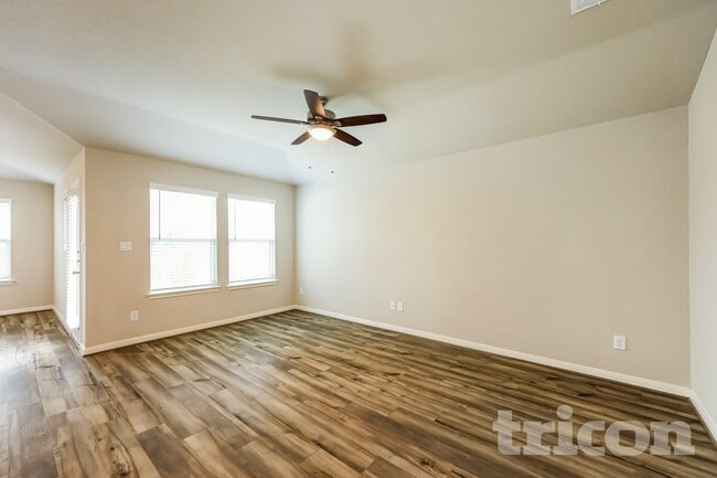 13542 Paxton Blvd, Saint Hedwig, TX 78152 - photo 4