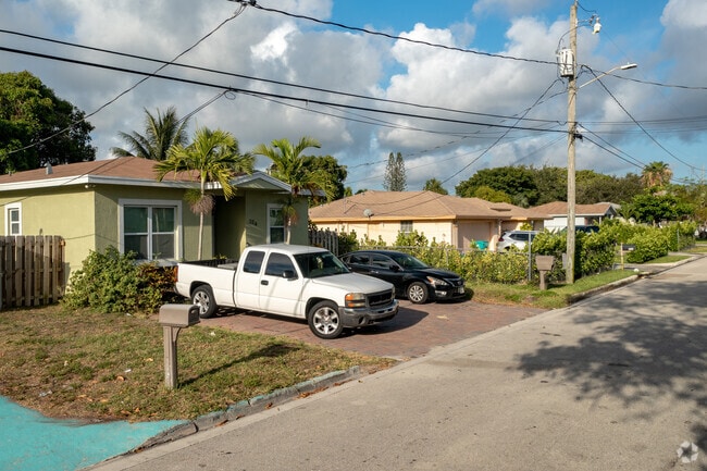 Cozy Comfort: Explore the Charm of Small Homes at Arden Park, Boynton Beach FL.