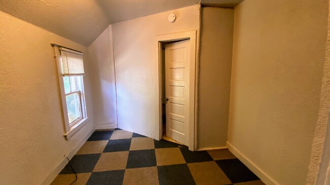 553 Shamrock St SW unit 2, Grand Rapids, MI 49503 - photo 2