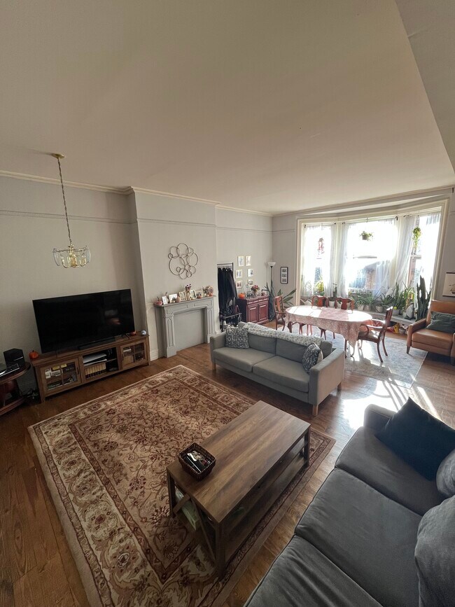 2013 Walnut St unit 4, Philadelphia, PA 19103 - photo 3