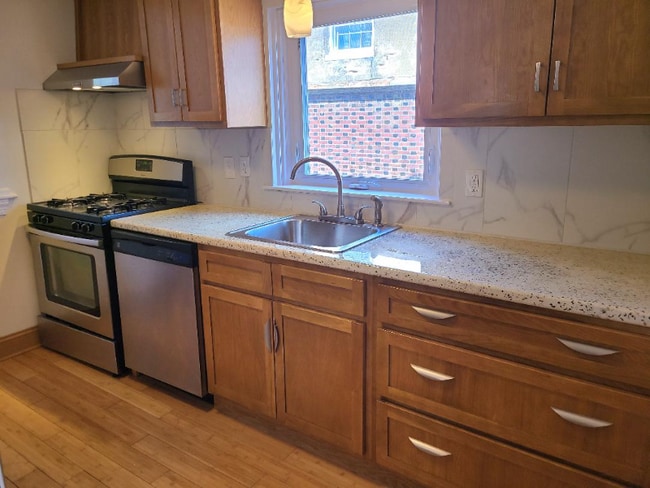 550 E Washington Ln unit 2nd, Philadelphia, PA 19144 - photo 4