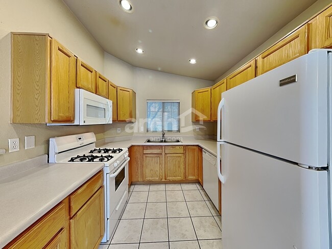 8271 S Via Del Forjador, Tucson, AZ 85747 - photo 3