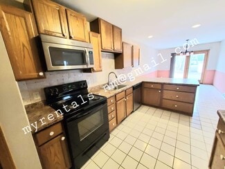 8309 14th Ave, Kenosha, WI 53143