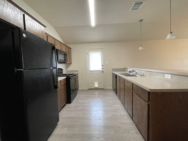 5804 Rustler Dr unit B, Killeen, TX 76543 - photo 4