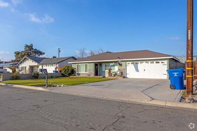 Greenacres is filled with older ranch homes.