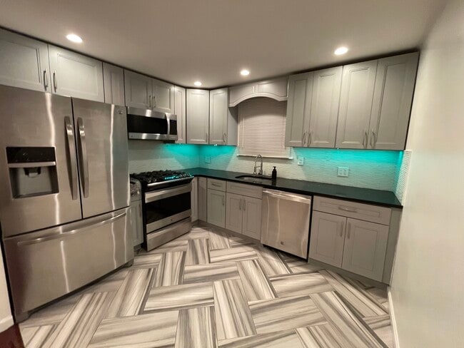 2314 Strahle St unit B, Philadelphia, PA 19152 - photo 2