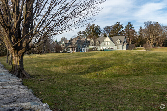 The Chestnut Hill School in Chestnut Hill is a private school serving students in grades PK-6.
