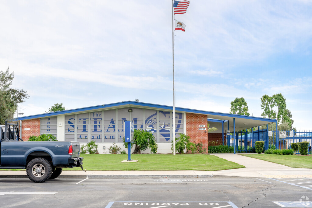 The entrance to the steam Academy in the city of Pico Rivera.