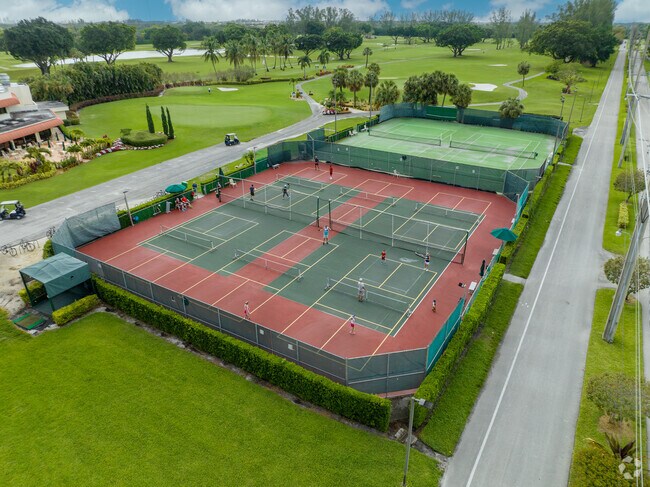 Paddle and tennis courts at The Hollybrook Golf and Tennis Club in Lakeside South.