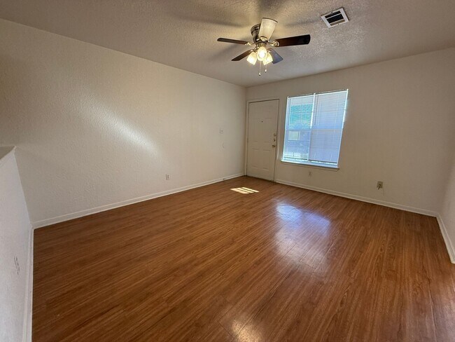 1403 Dugger Cir unit C, Killeen, TX 76543 - photo 2