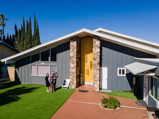 19801 Lassen St Unit gold, Chatsworth, CA 91311