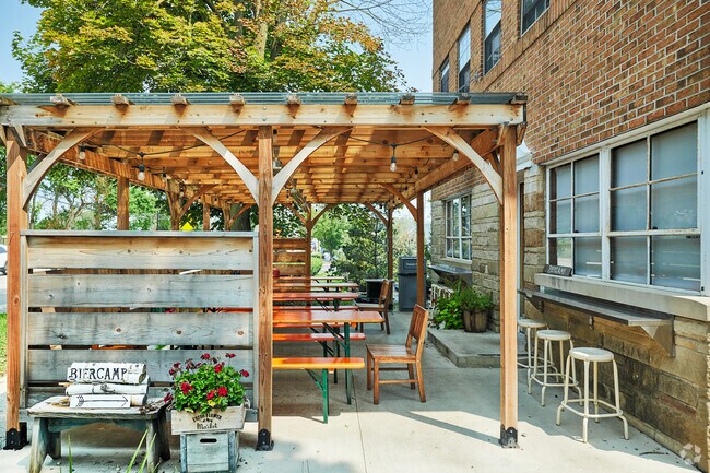 Biercamp is a family-owned artisan food hub serving house-brewed beers in Frisinger-Woodbury.