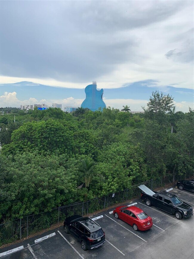 4121 Stirling Rd unit 401, Davie, FL 33314 - photo 7