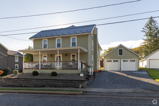 In the Armstrong neighborhood most homes have detached garages.