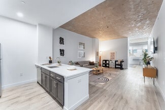 10 Commerce Ct, Newark, NJ 07102