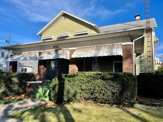 911 N Center St, Bloomington, IL 61701 - photo 3