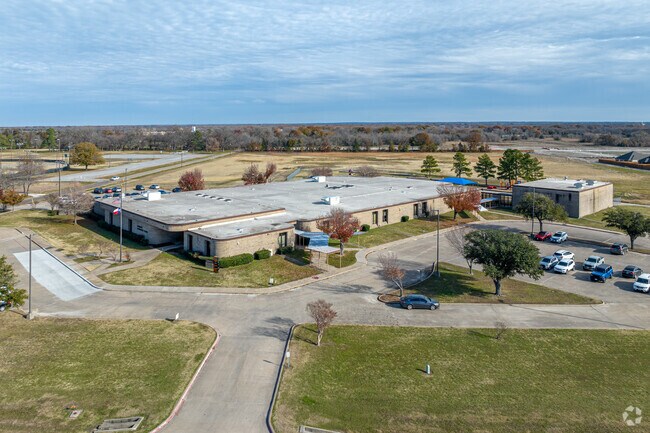 Commerce Elementary School has a student-teacher ratio is 13:1.